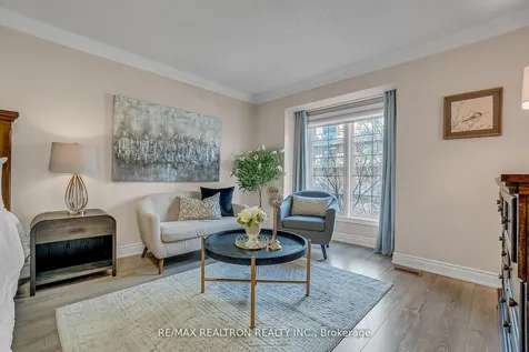 25 Kingsbridge Circle Vaughan ON L4J 8N8