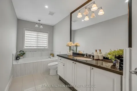 25 Kingsbridge Circle Vaughan ON L4J 8N8