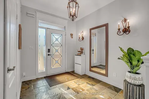 25 Kingsbridge Circle Vaughan ON L4J 8N8