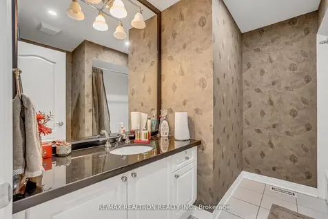 25 Kingsbridge Circle Vaughan ON L4J 8N8