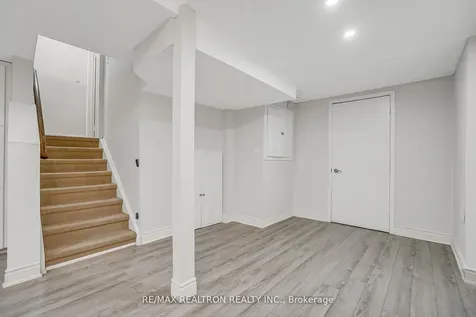 25 Kingsbridge Circle Vaughan ON L4J 8N8