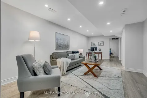 25 Kingsbridge Circle Vaughan ON L4J 8N8