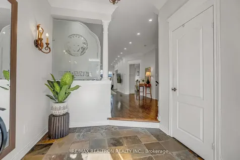 25 Kingsbridge Circle Vaughan ON L4J 8N8