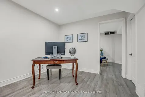 25 Kingsbridge Circle Vaughan ON L4J 8N8