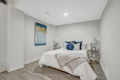 25 Kingsbridge Circle Vaughan ON L4J 8N8