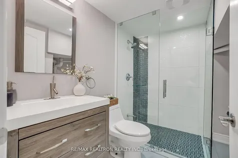 25 Kingsbridge Circle Vaughan ON L4J 8N8