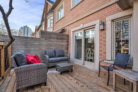 25 Kingsbridge Circle Vaughan ON L4J 8N8