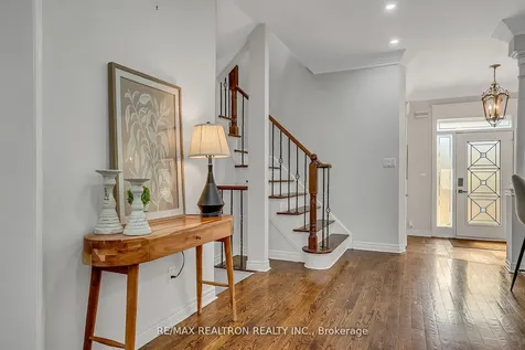 25 Kingsbridge Circle Vaughan ON L4J 8N8