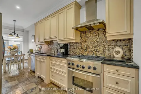 25 Kingsbridge Circle Vaughan ON L4J 8N8