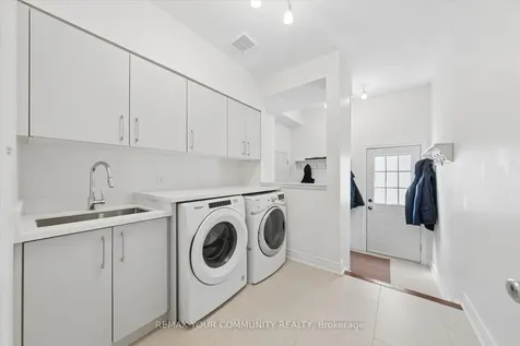 4 Marinucci Court Richmond Hill ON L4C 0M3