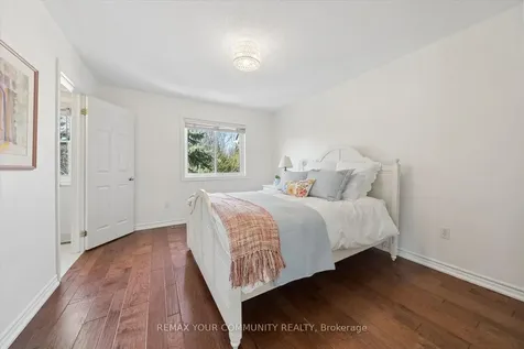 4 Marinucci Court Richmond Hill ON L4C 0M3