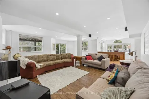 4 Marinucci Court Richmond Hill ON L4C 0M3