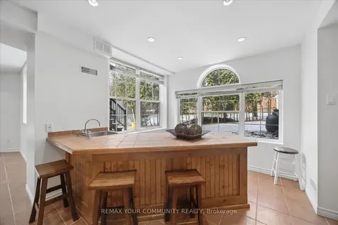 4 Marinucci Court Richmond Hill ON L4C 0M3
