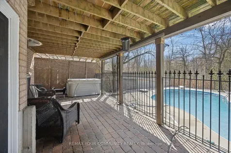 4 Marinucci Court Richmond Hill ON L4C 0M3