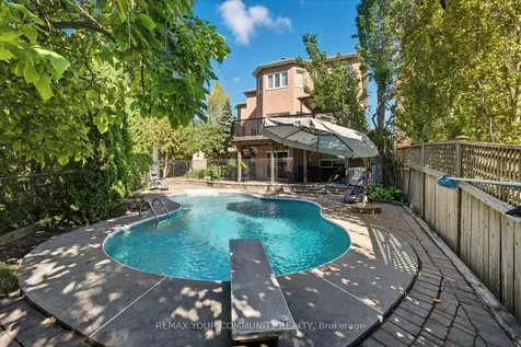 4 Marinucci Court Richmond Hill ON L4C 0M3
