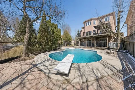 4 Marinucci Court Richmond Hill ON L4C 0M3