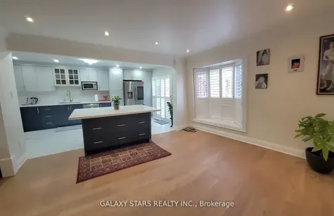 24 Pettigrew Court Markham ON L3S 1L7
