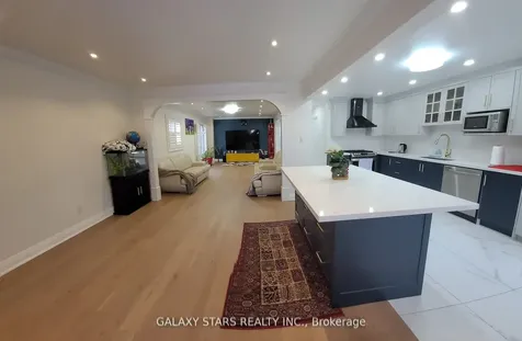 24 Pettigrew Court Markham ON L3S 1L7