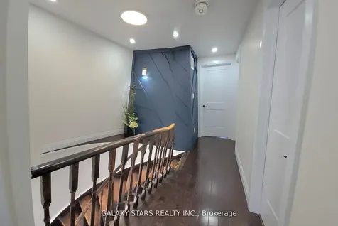 24 Pettigrew Court Markham ON L3S 1L7