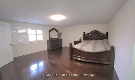 24 Pettigrew Court Markham ON L3S 1L7