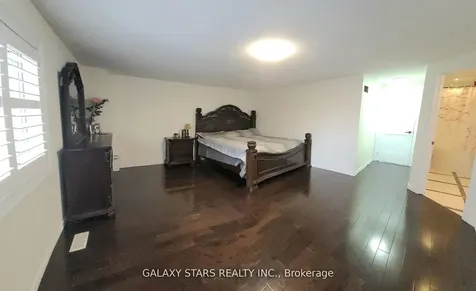 24 Pettigrew Court Markham ON L3S 1L7