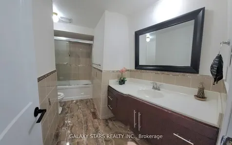 24 Pettigrew Court Markham ON L3S 1L7
