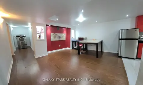 24 Pettigrew Court Markham ON L3S 1L7