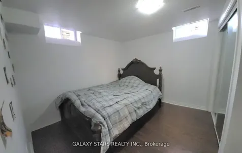 24 Pettigrew Court Markham ON L3S 1L7