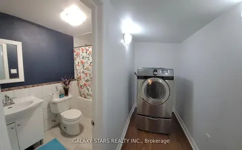 24 Pettigrew Court Markham ON L3S 1L7
