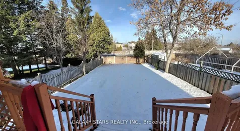 24 Pettigrew Court Markham ON L3S 1L7