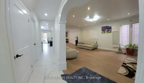 24 Pettigrew Court Markham ON L3S 1L7