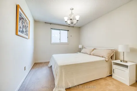 267 Aurora Heights Drive Aurora ON L4G 5C3