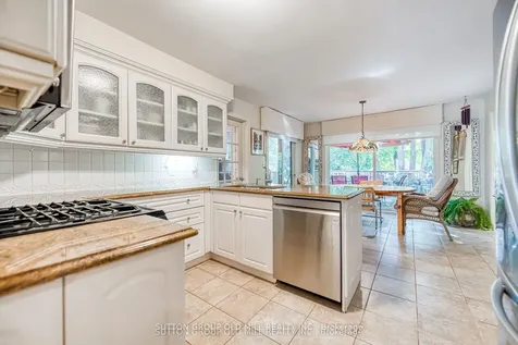 267 Aurora Heights Drive Aurora ON L4G 5C3