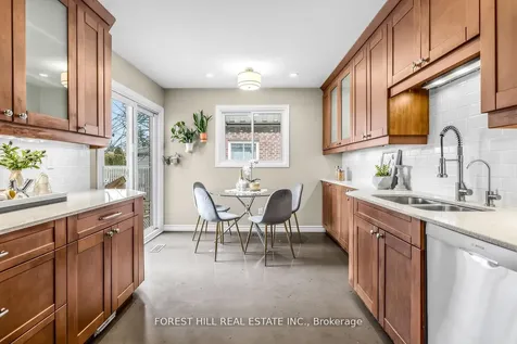 49 Seaton Drive Aurora ON L4G 3W9