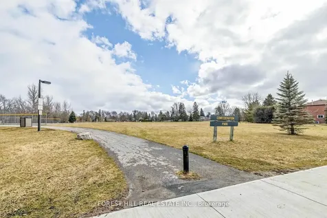 49 Seaton Drive Aurora ON L4G 3W9