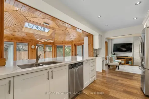 9 Whittington Court Markham ON L3T 7C5