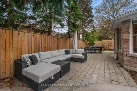 9 Whittington Court Markham ON L3T 7C5