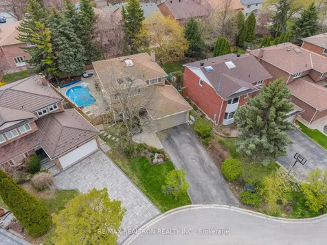 9 Whittington Court Markham ON L3T 7C5