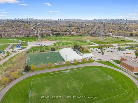 9 Whittington Court Markham ON L3T 7C5