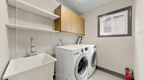 150 Bradbeer Crescent Vaughan ON L4J 5M7