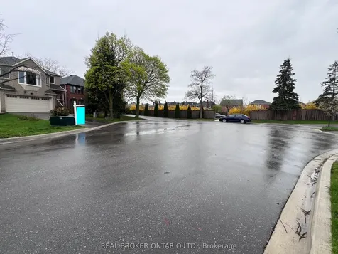 150 Bradbeer Crescent Vaughan ON L4J 5M7