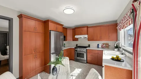 150 Bradbeer Crescent Vaughan ON L4J 5M7