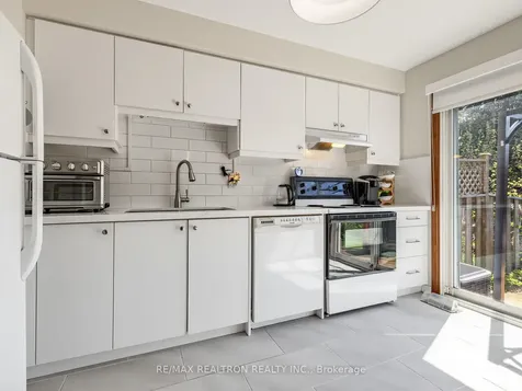 73 Swinton Crescent Vaughan ON L4J 2W9
