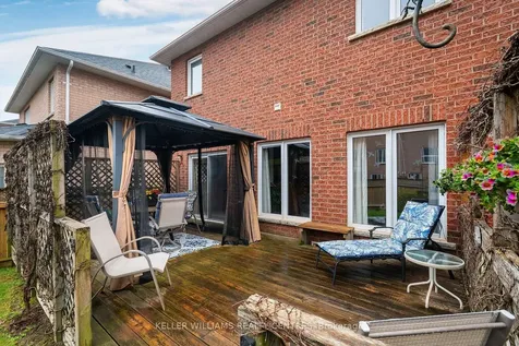 97 Woodbury Crescent Newmarket ON L3X 2T2