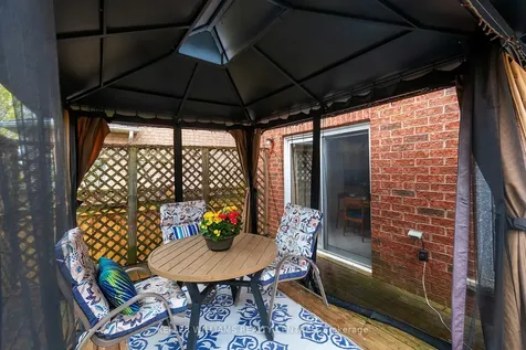 97 Woodbury Crescent Newmarket ON L3X 2T2