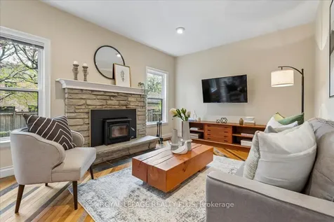 34 Theobalds Circle Richmond Hill ON L4C 9C6
