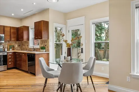 34 Theobalds Circle Richmond Hill ON L4C 9C6
