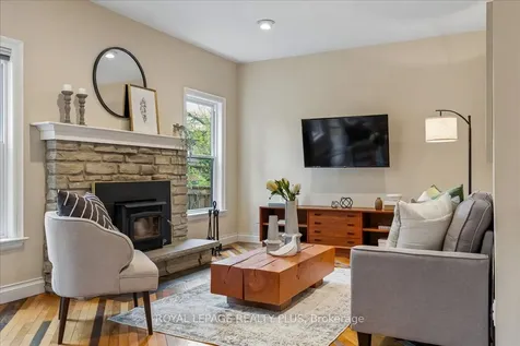 34 Theobalds Circle Richmond Hill ON L4C 9C6