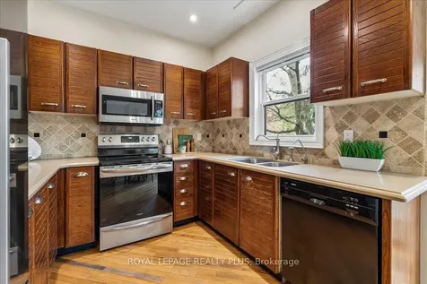 34 Theobalds Circle Richmond Hill ON L4C 9C6