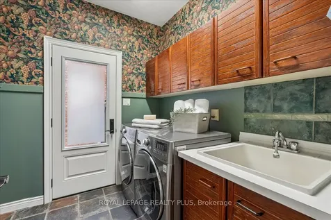 34 Theobalds Circle Richmond Hill ON L4C 9C6